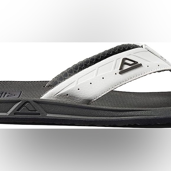REEF men’s Fanning Low Flip Flop Sandals With Bottle Opener